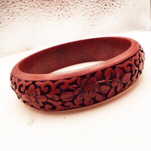 VINTAGE CHINESE DARK RED CARVED CINNABAR  FLORAL DESIGN BANGLE BRACELET 29
